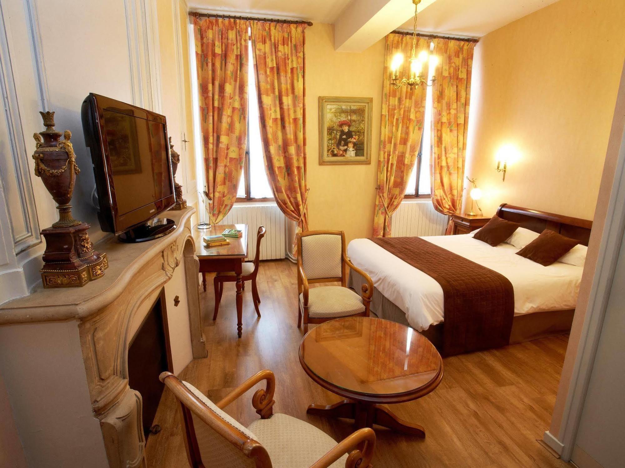 Logis Hotel - Le Relais Saint Vincent Ligny-le-Châtel Dış mekan fotoğraf